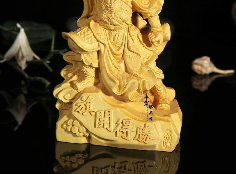 黄楊の木の旗は振り子の黄楊の木の彫刻に勝っています 関二爺関公の家には木の彫