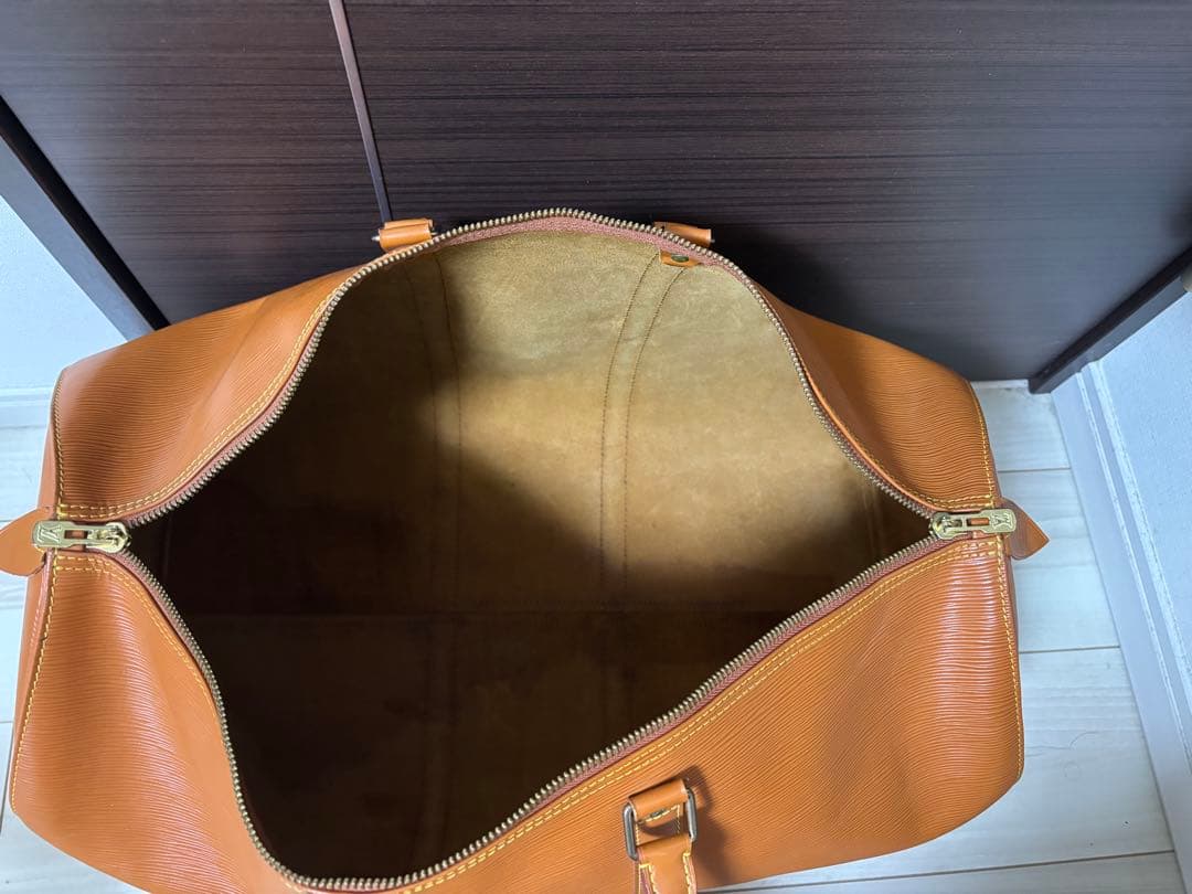 ルイヴィトン　Louis Vuitton エピレザー　ブラウン