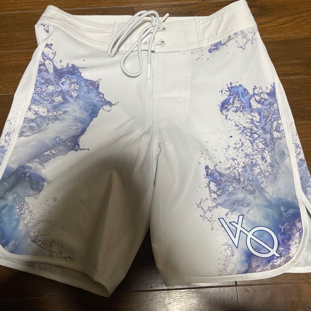 VANQUISH FITNESS 26インチ　サーフパンツ ホワイト/ブルー