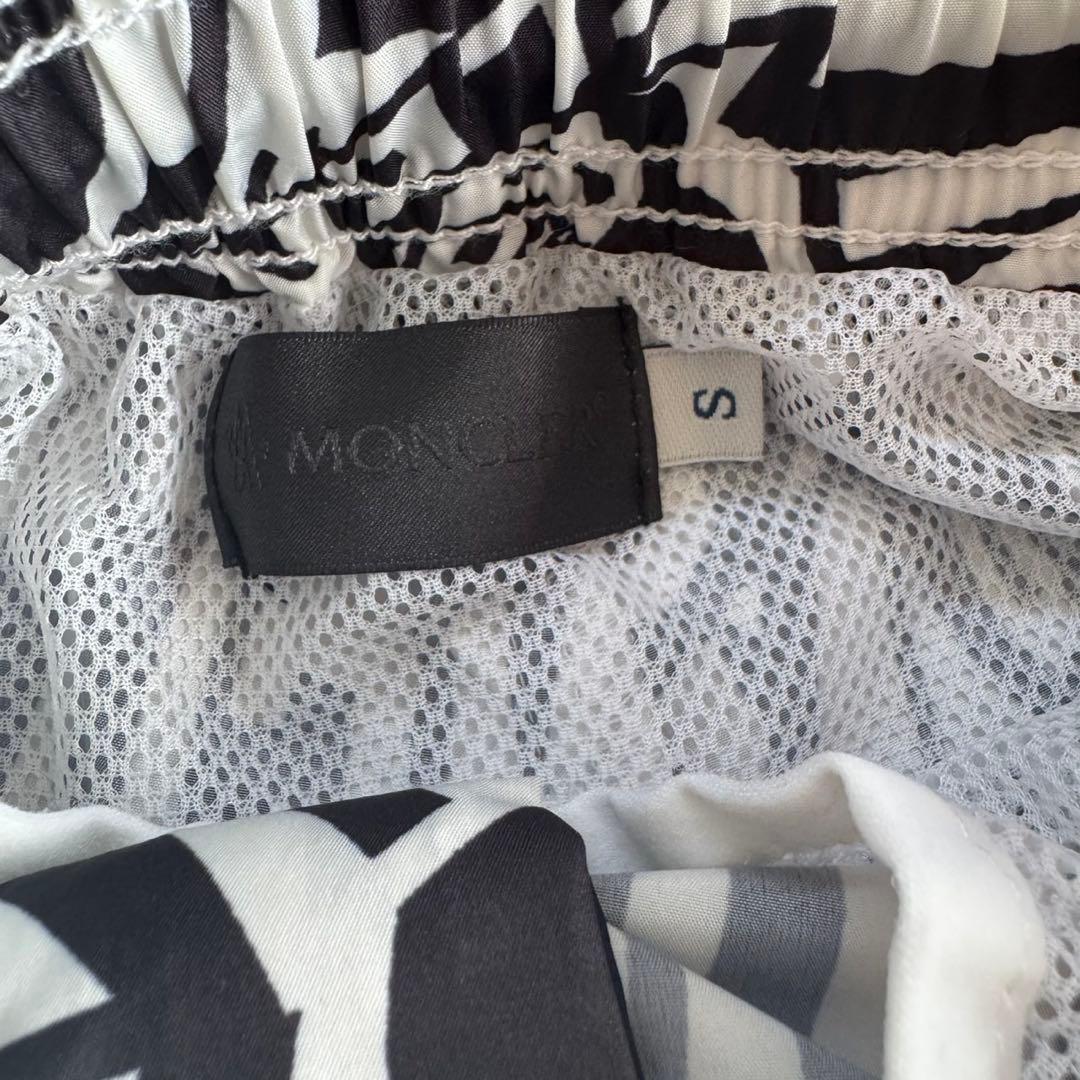 モンクレール S 水着 海パン サーフパンツ ボードショーツ 総柄 黒 白