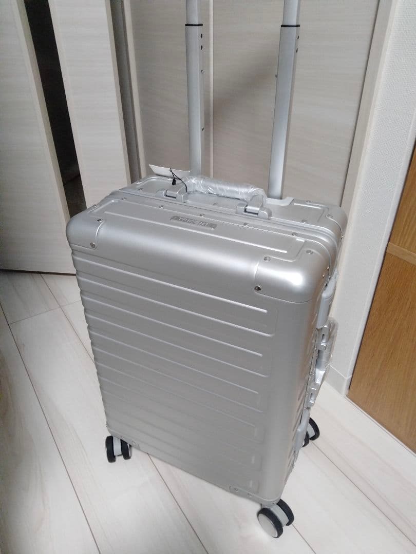 シルバー アルミニウム製 キャリーケーススーツケース機内持込対応