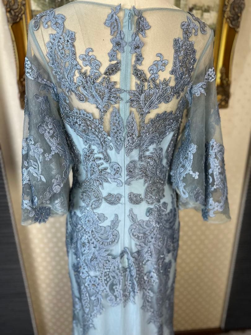 シルバー水色 刺繍入り ロングドレス フレアスリーブ