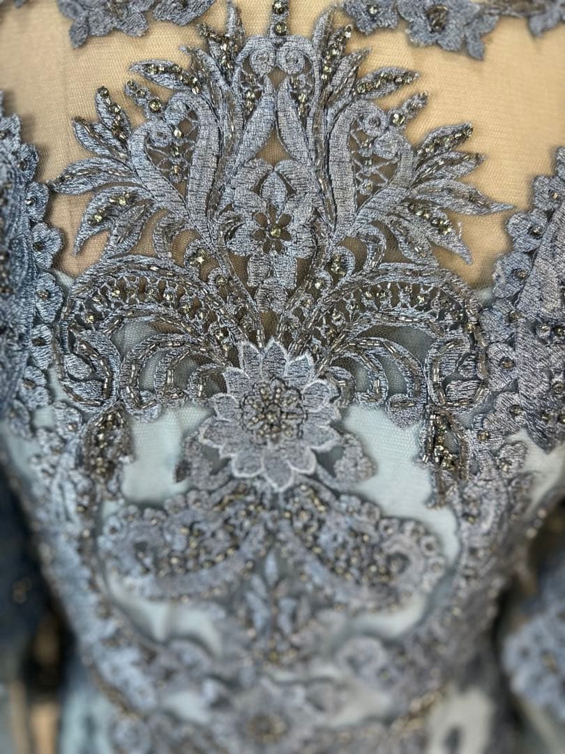 シルバー水色 刺繍入り ロングドレス フレアスリーブ