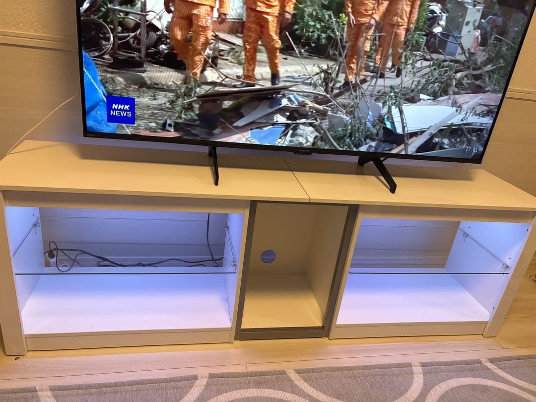 ホワイトテレビ台 LED照明付き 鏡面