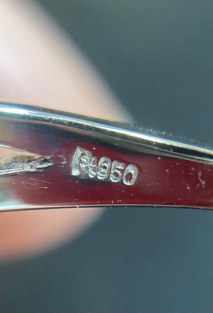 【新品未使用】PT950 天然ダイヤモンド V字　リング