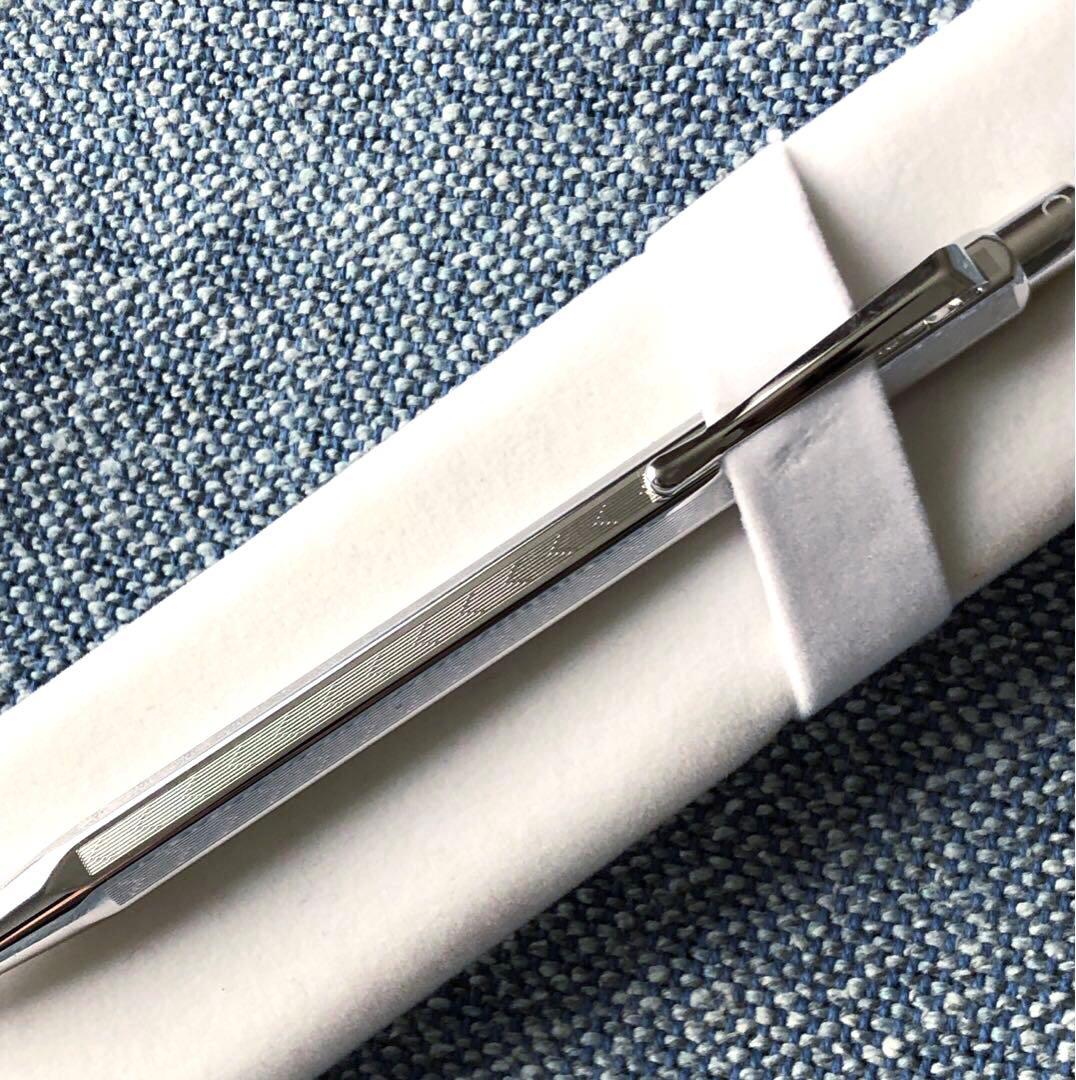 Caran d'Ache カランダッシュ エクリドール シェブロン 名刺入れ