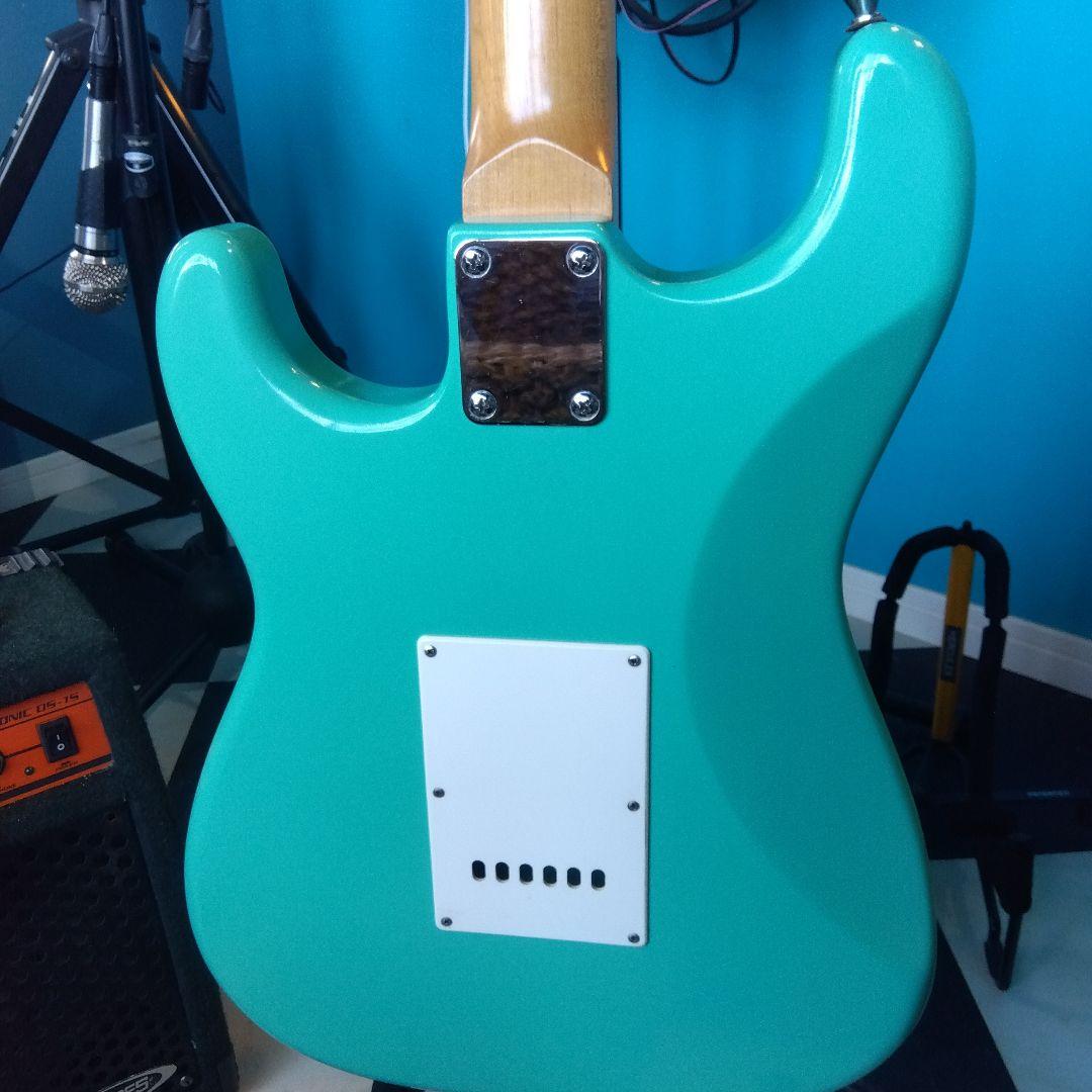 ストラトキャスター、タイプエレキギター…エメラルドグリーン！
