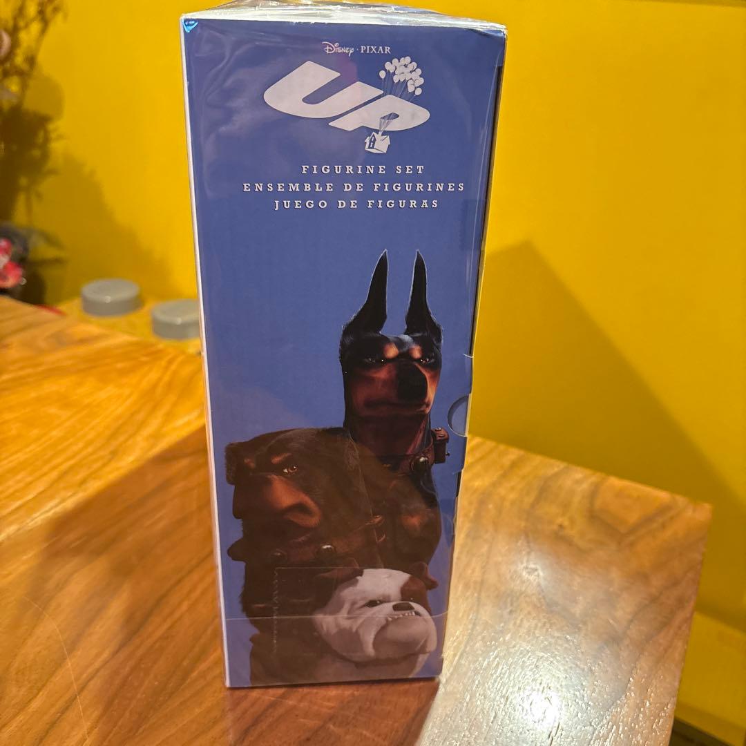 カールじいさんの空飛ぶ家　フィギュアセット　上海ディズニー