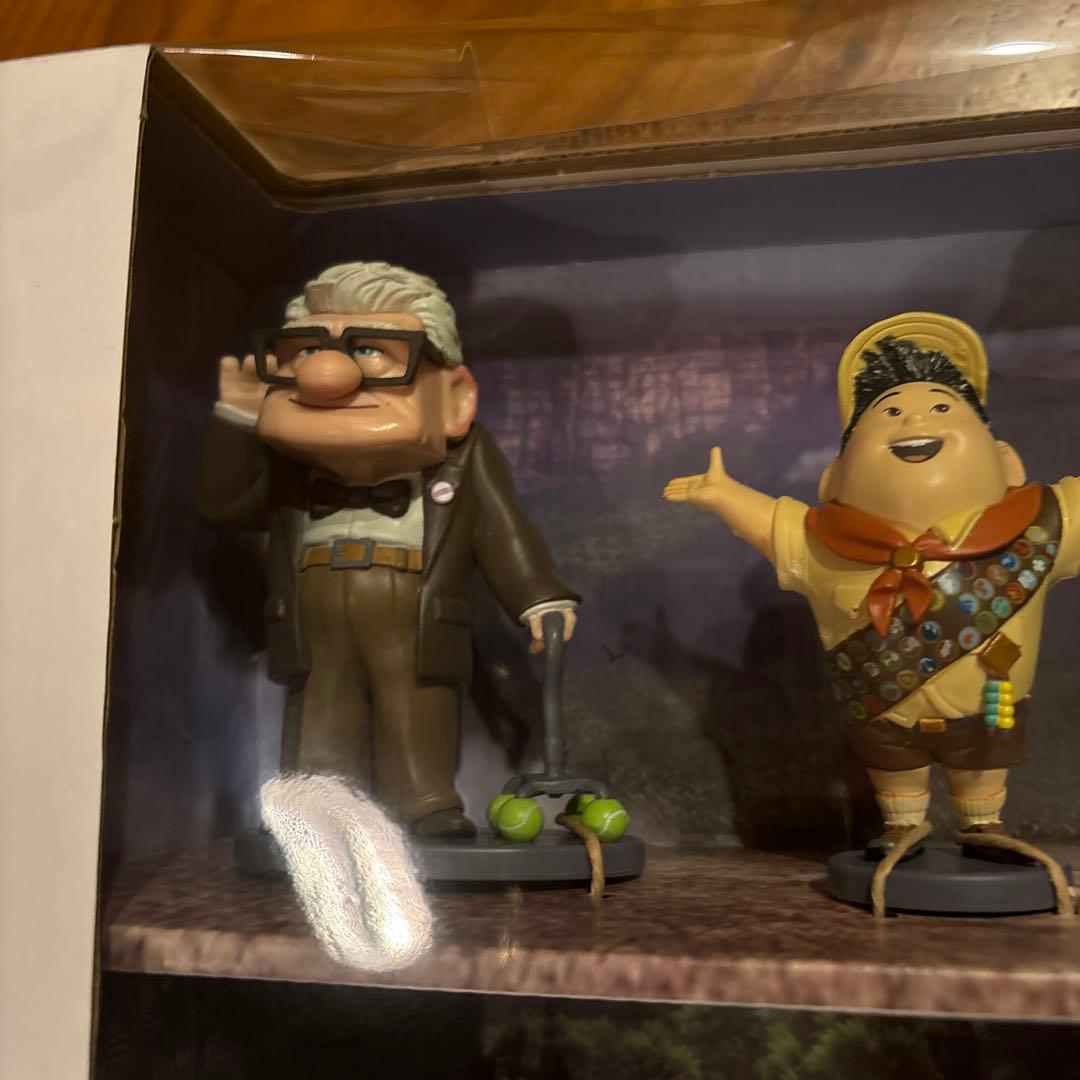 カールじいさんの空飛ぶ家　フィギュアセット　上海ディズニー