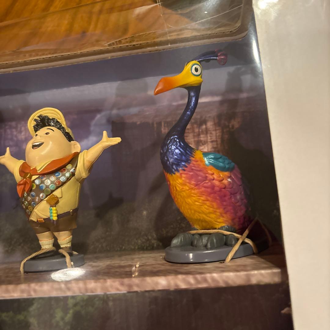 カールじいさんの空飛ぶ家　フィギュアセット　上海ディズニー