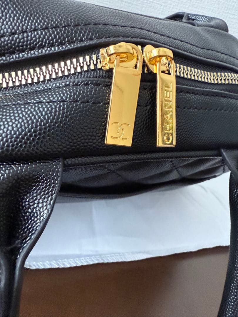 CHANELノベルティ ブラック レザーハンドバッグ