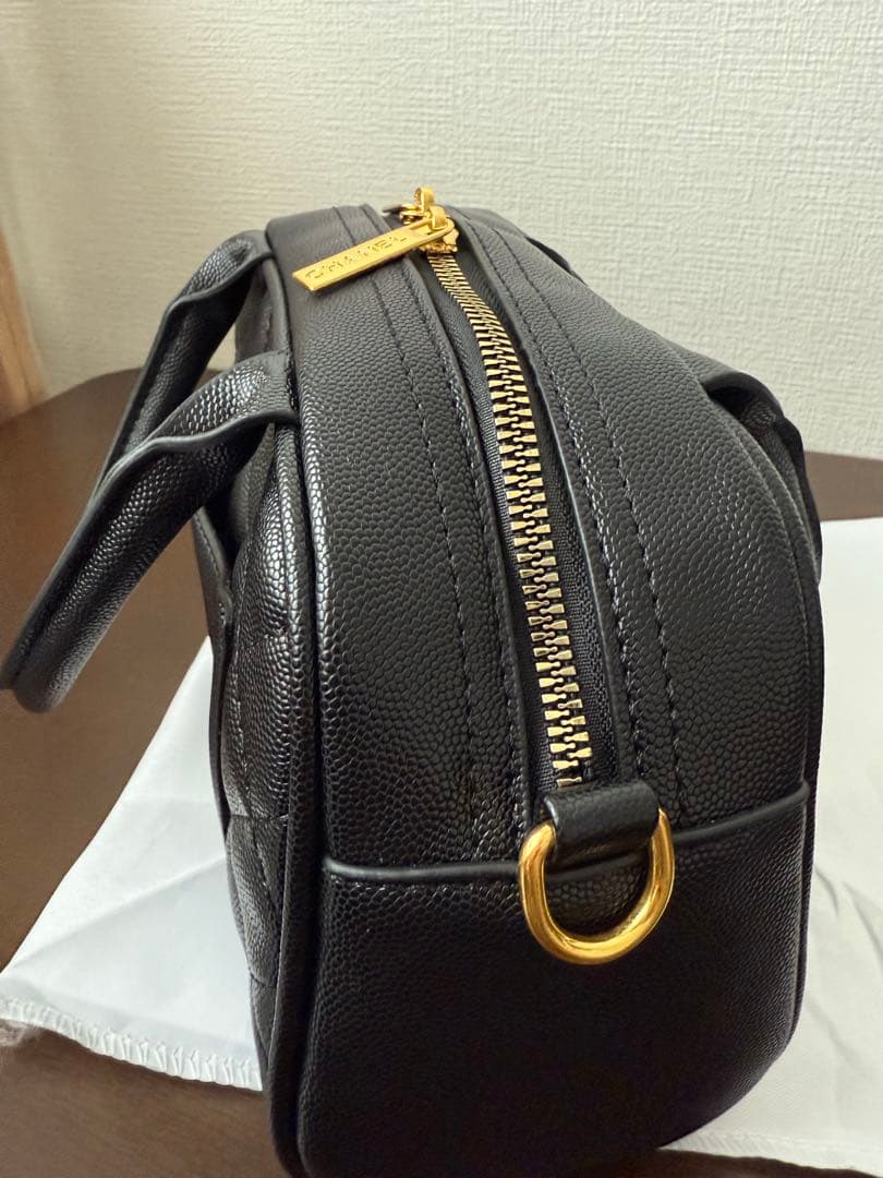 CHANELノベルティ ブラック レザーハンドバッグ