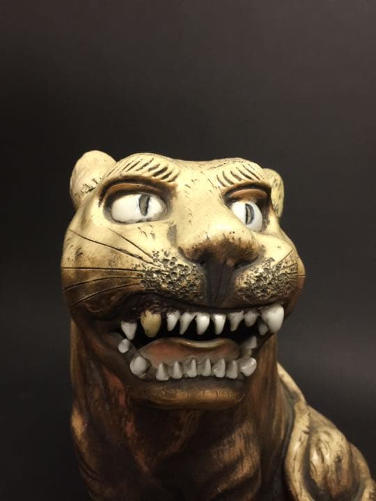 トラ虎猫焼物置物 鍋島大川内焼 代表作品  江戸期 献上の一品