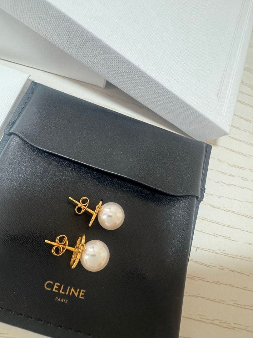 CELINE トリオンフ　パールピアス