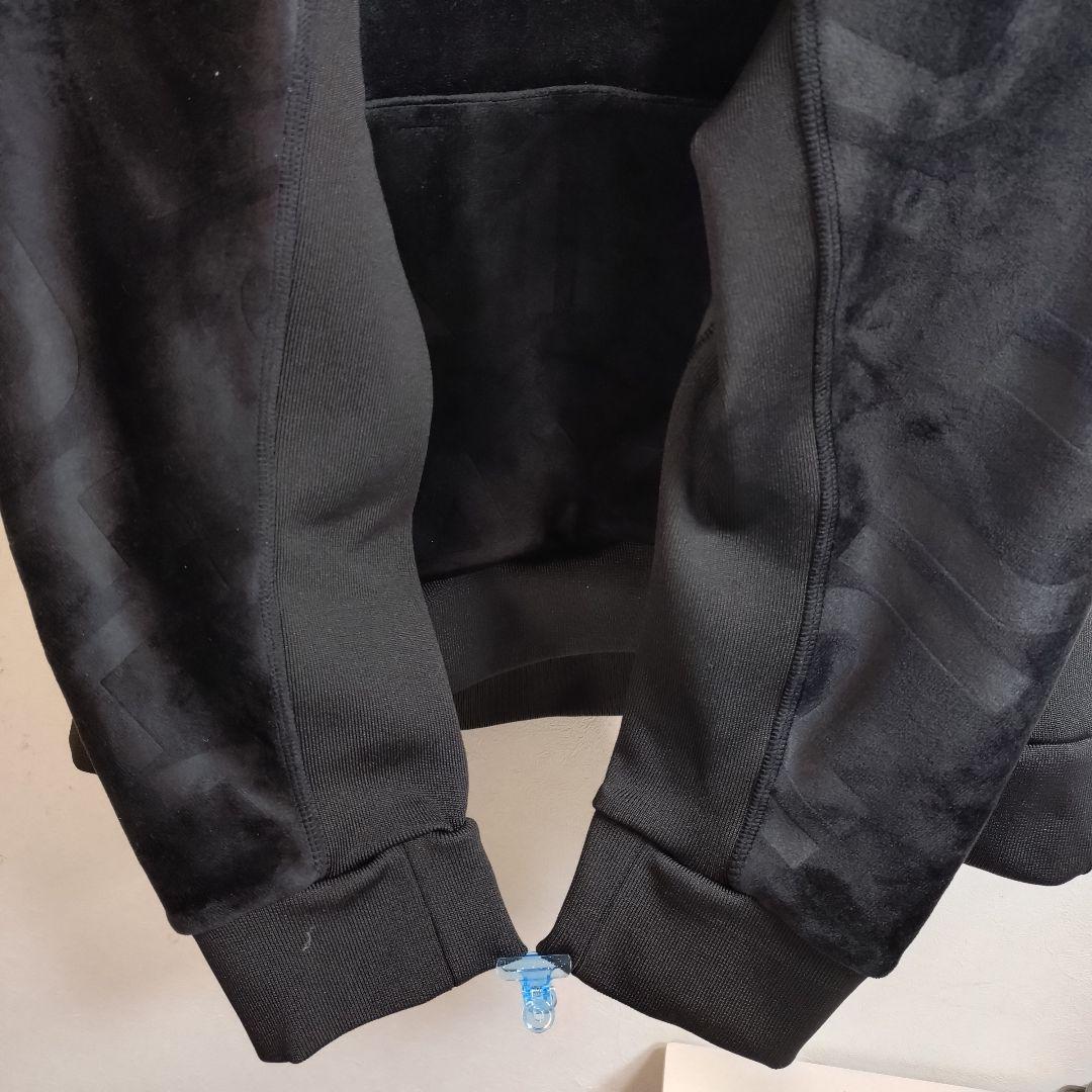 ウノピゥウノウグァーレトレ リラックス エンボスロゴ ベロア パーカー XXL