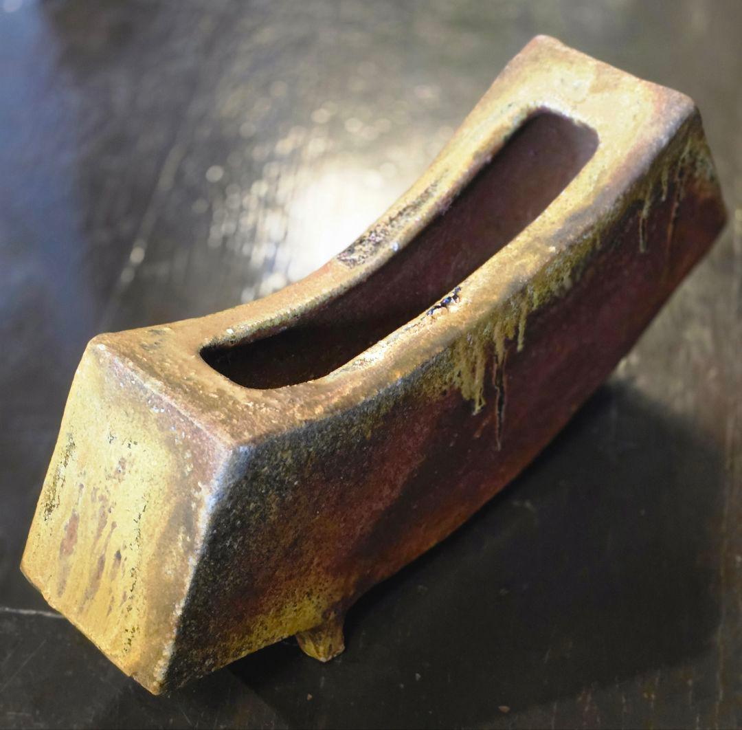 弓形陶器花入れ 横長さ34cm