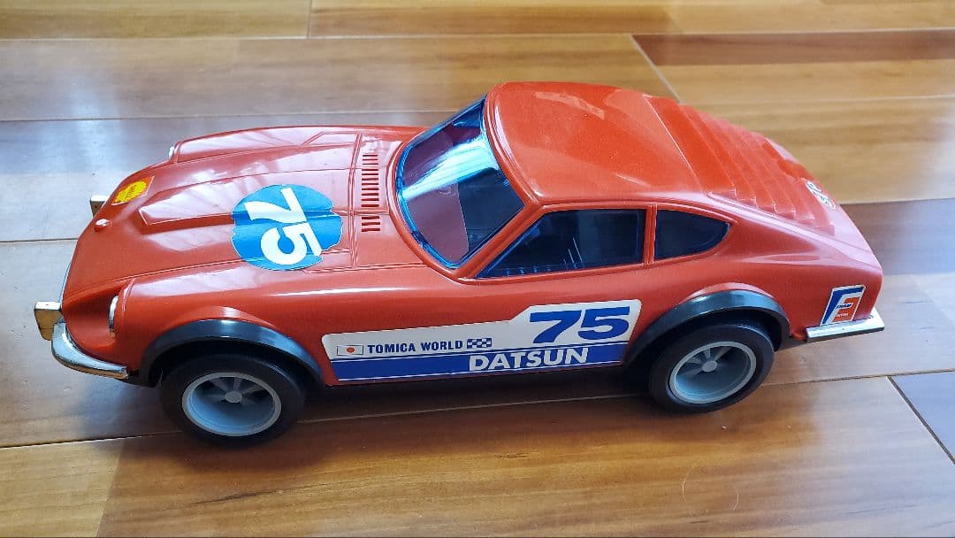 TOMICA DATSUN ミニカー オレンジ