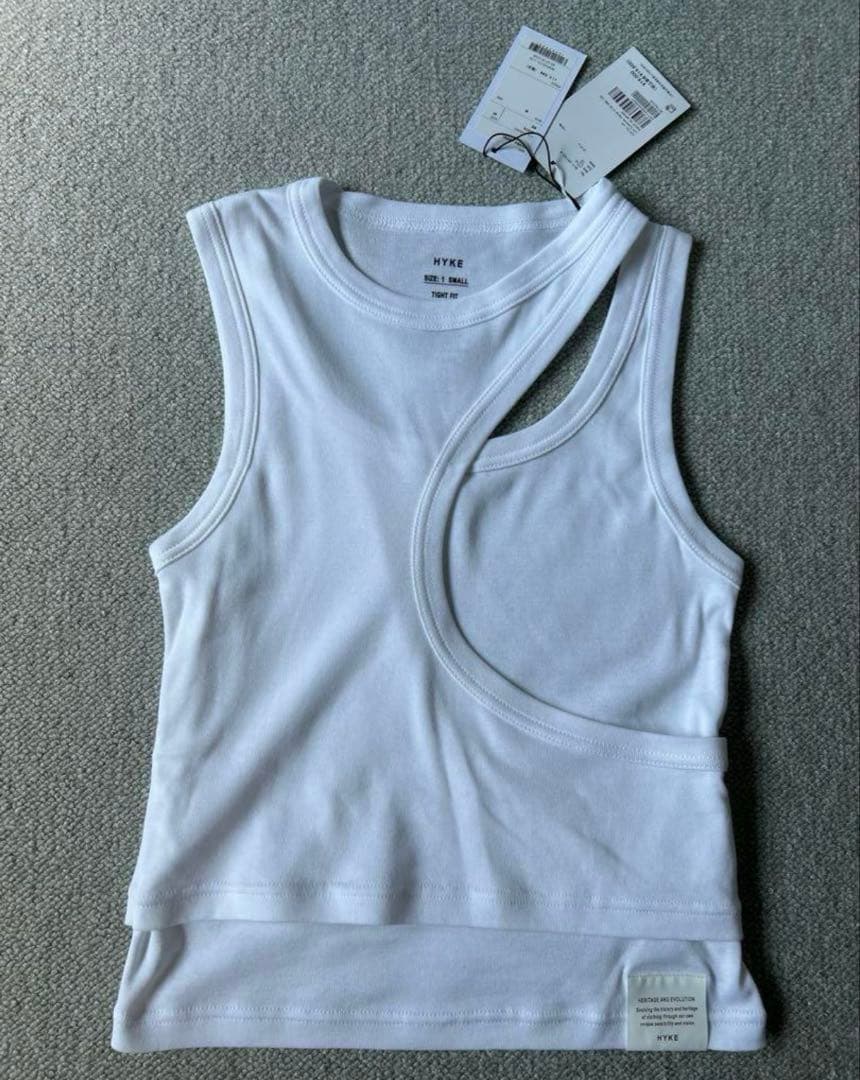 t★【新品・タグ付き】hykeハイクLAYERED TANK TOP