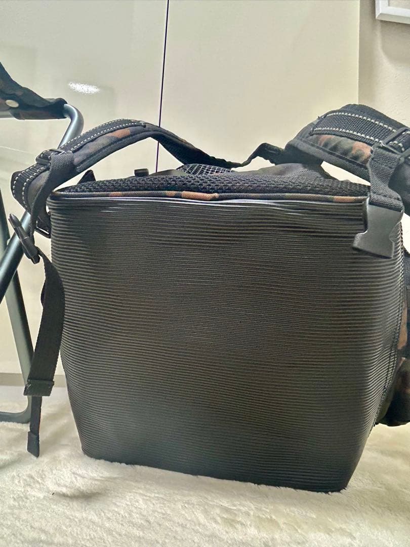 DOG DEPTキャリーバッグリュック　迷彩 カモフラ犬柄　　椅子付き分離可能。