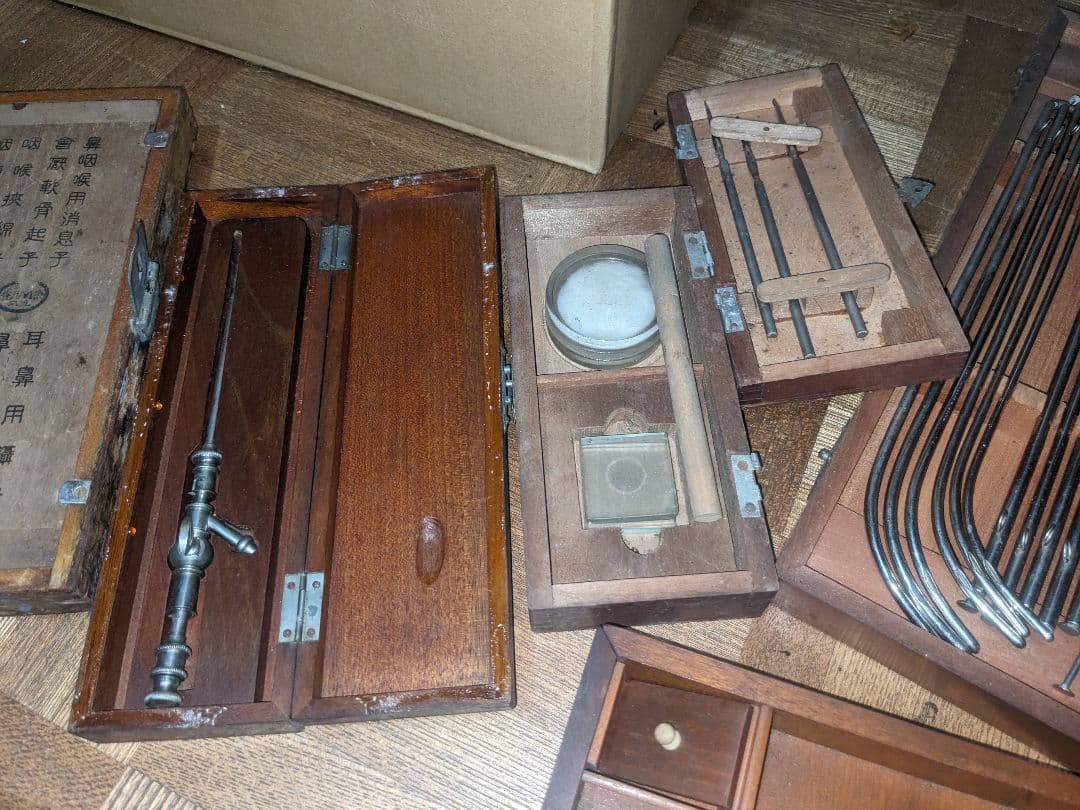 アンティーク 手術器具セット ８個の木箱付き　外科用医療器具