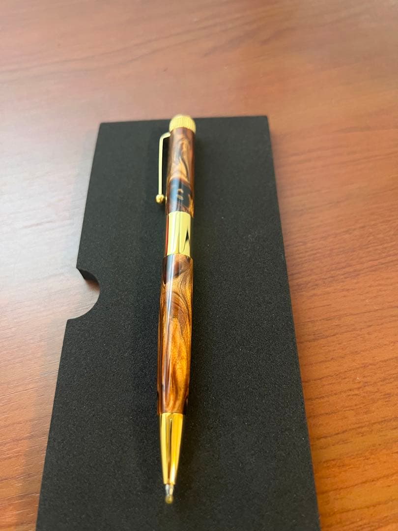 百の模様！　新品　伊東屋ROMEO No.3 ボールペン細軸　オーリックアンバー