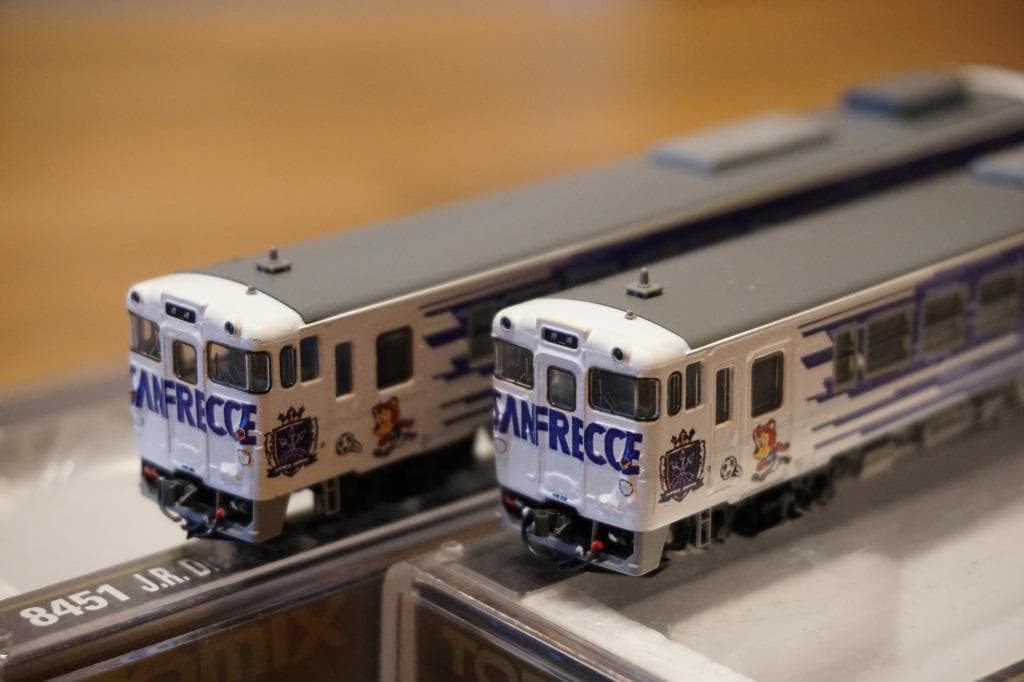 キハ40-2081 2132 サンフレッチェ　応援ラッピング仕様 Ｍ車+T車
