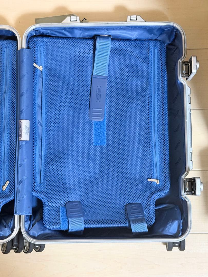 RIMOWA TOPAS 32L 機内持ち込みサイズ 4輪 TSAロック