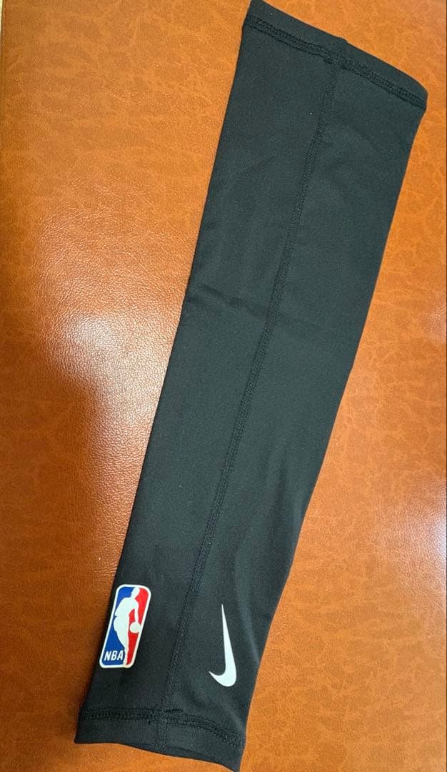 Supreme NIKE ロゴ　アームカバー 【片方】ブラック