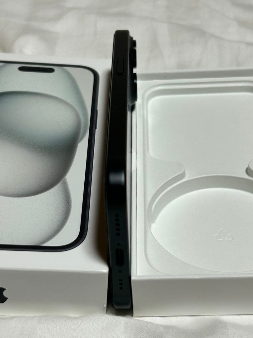 Apple iPhone 15 ブラック 本体 256GB simフリー