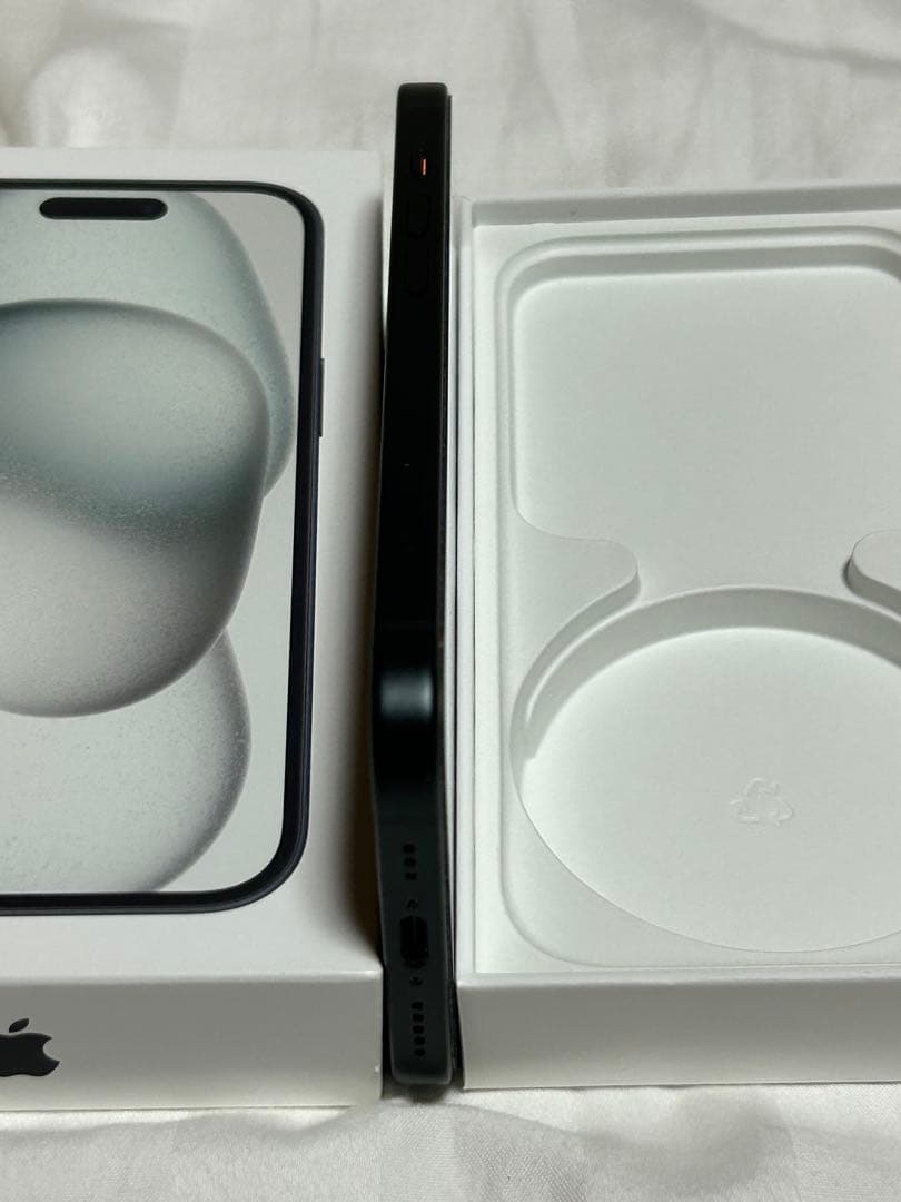 Apple iPhone 15 ブラック 本体 256GB simフリー