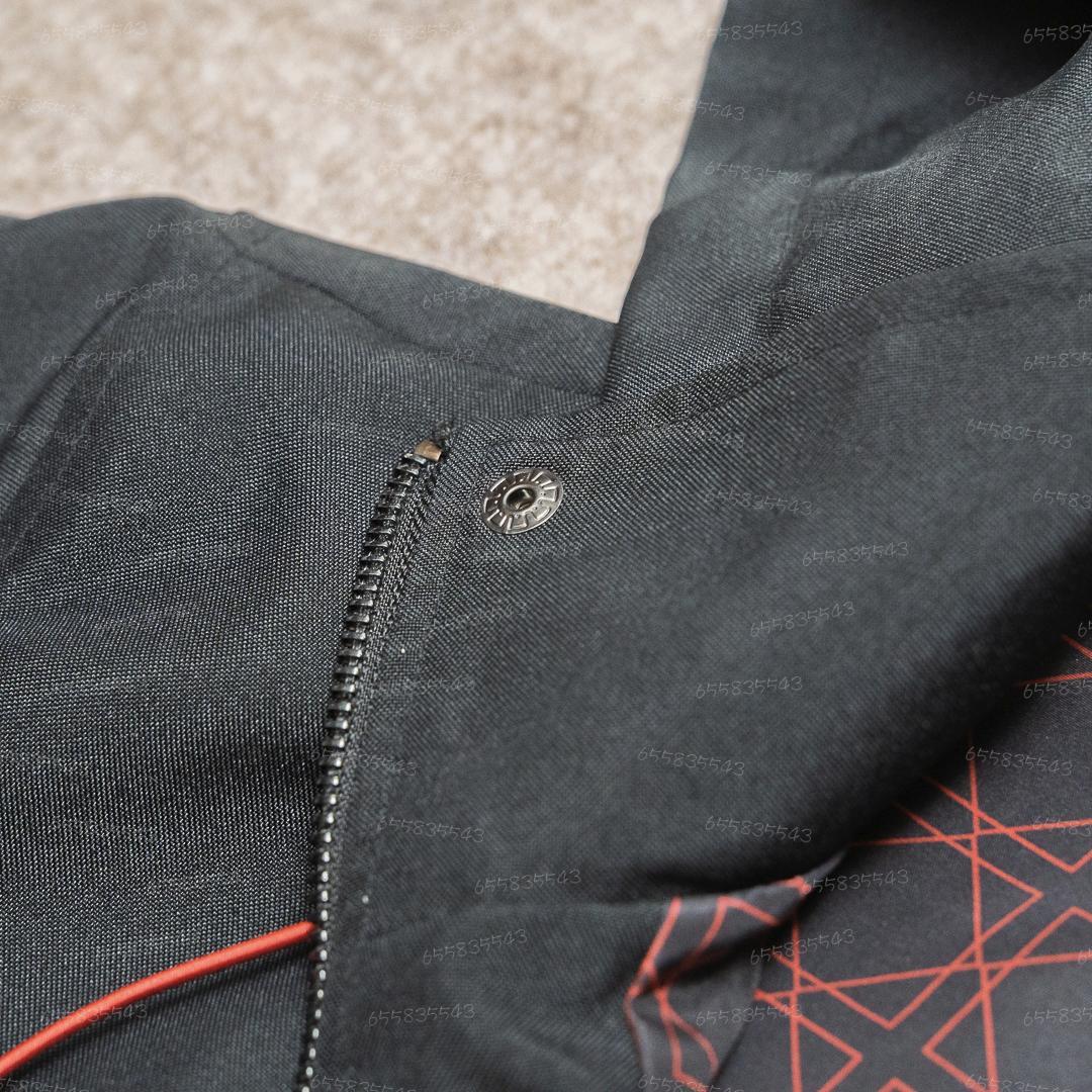 【ARTNIA・スクエニカフェ限定】FF7Rマウンテンパーカー<神羅カンパニー>