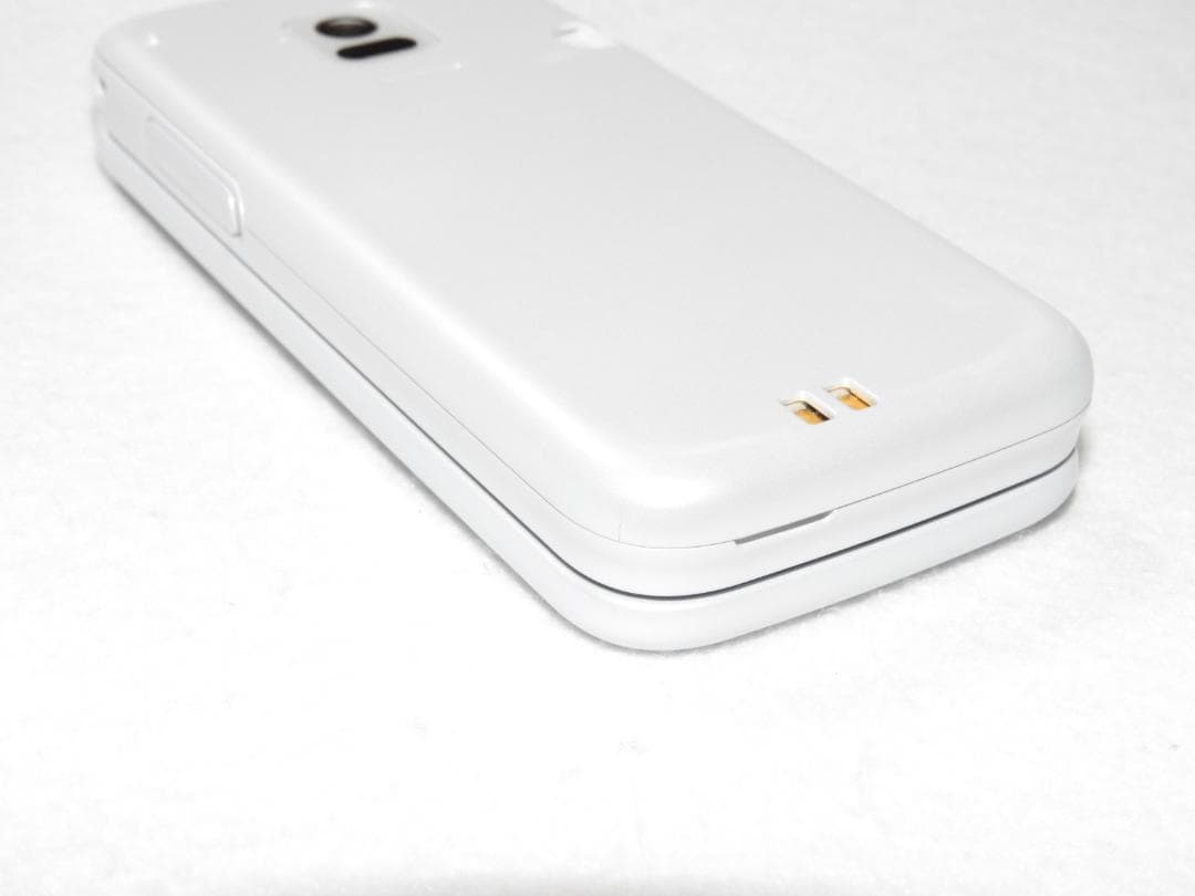 FCNT らくらくホン F-01M ホワイト docomo 4G LTE ガラホ