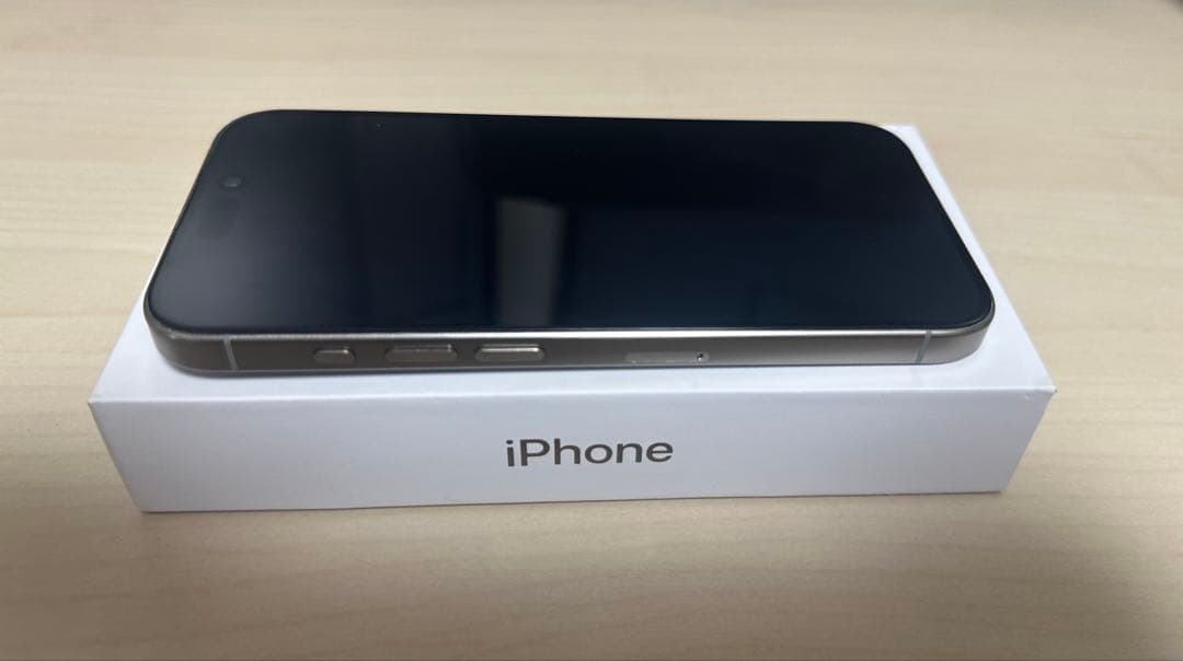 【美品】iPhone 15 Pro 128gb ナチュラルチタニウム 海外版