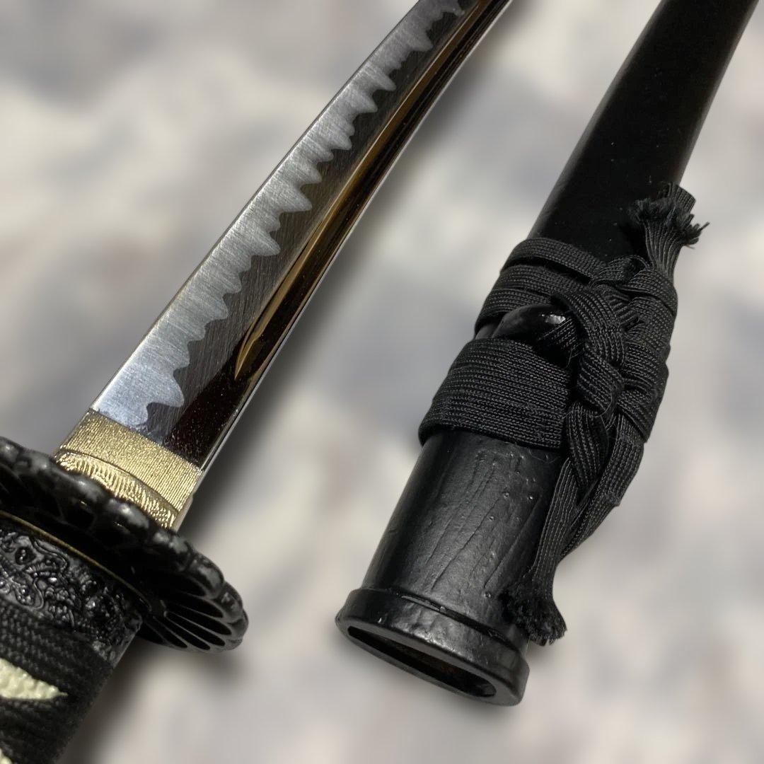 居合刀 黒柄 菊花透し丸鍔 黒木肌鞘