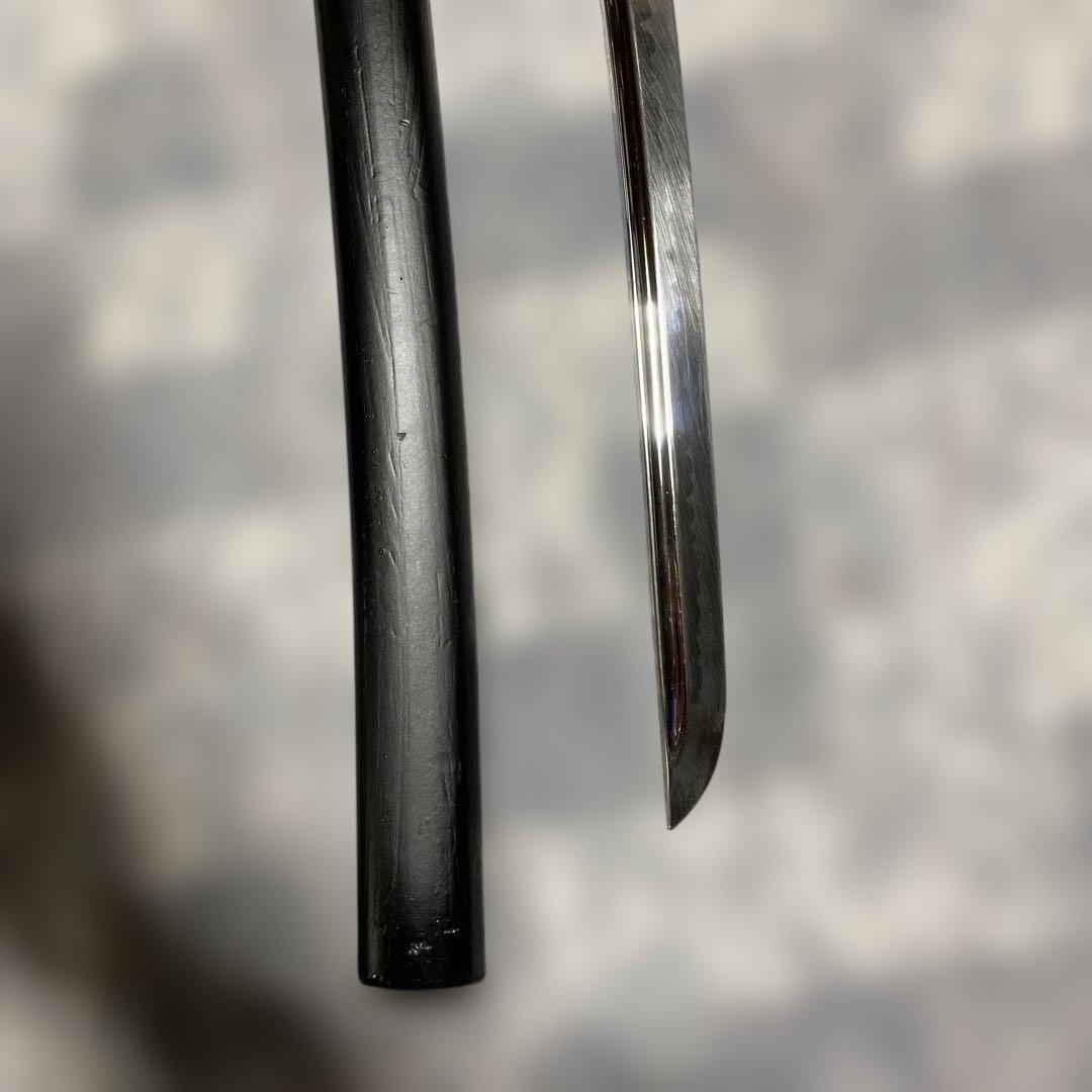 居合刀 黒柄 菊花透し丸鍔 黒木肌鞘