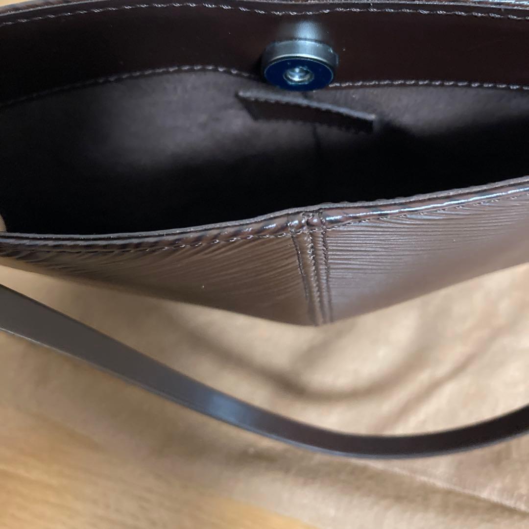 ルイヴィトン エピ ポシェット ドゥミ リュンヌ