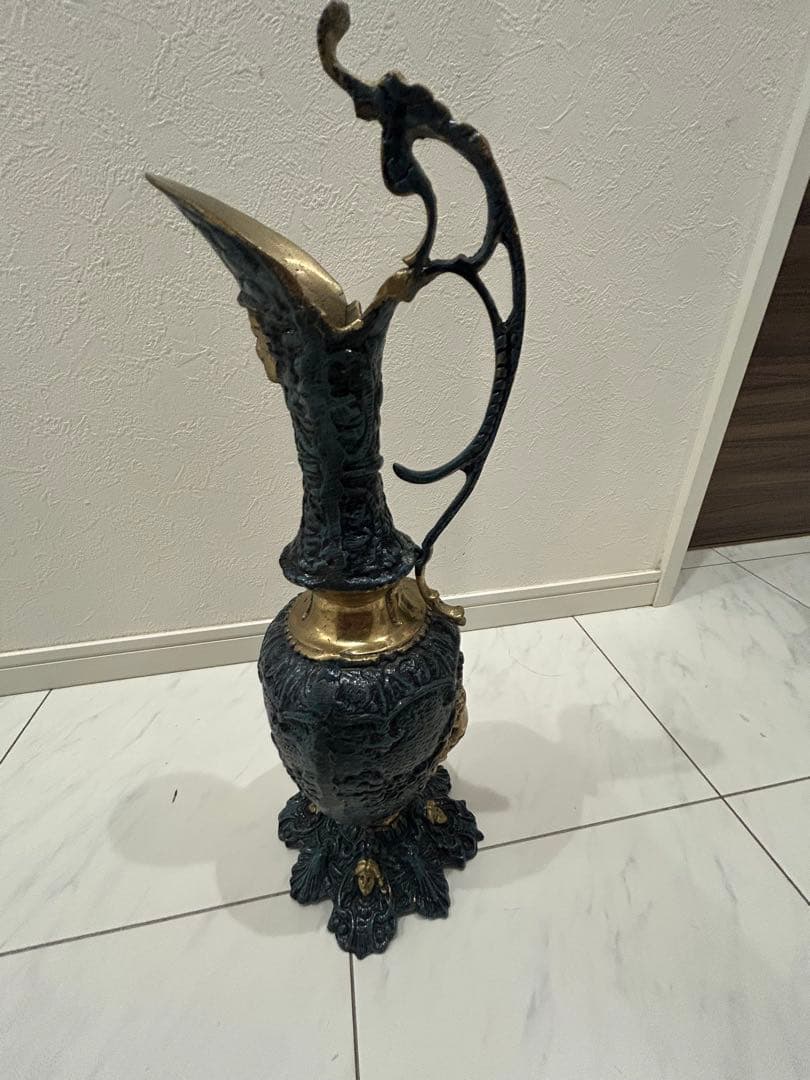 装飾的な金属製花瓶 真鍮製　中古品