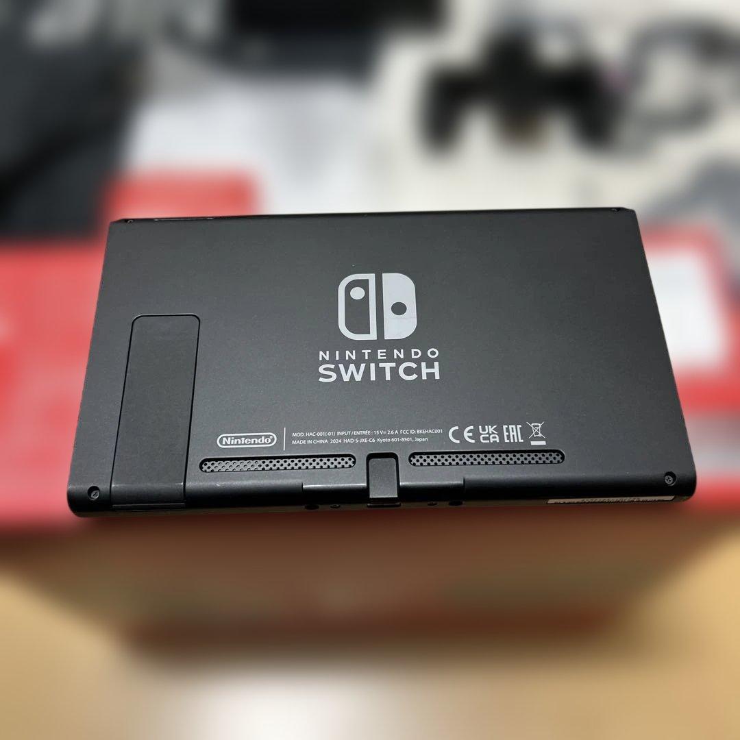 使用期間1年弱　Nintendo Switch 本体 付属品完備　初期化済み
