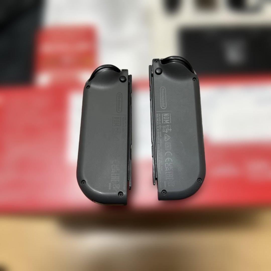 使用期間1年弱　Nintendo Switch 本体 付属品完備　初期化済み