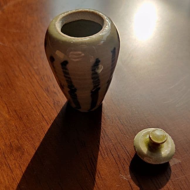 【高さ約4㌢】ミニチュアつぼ