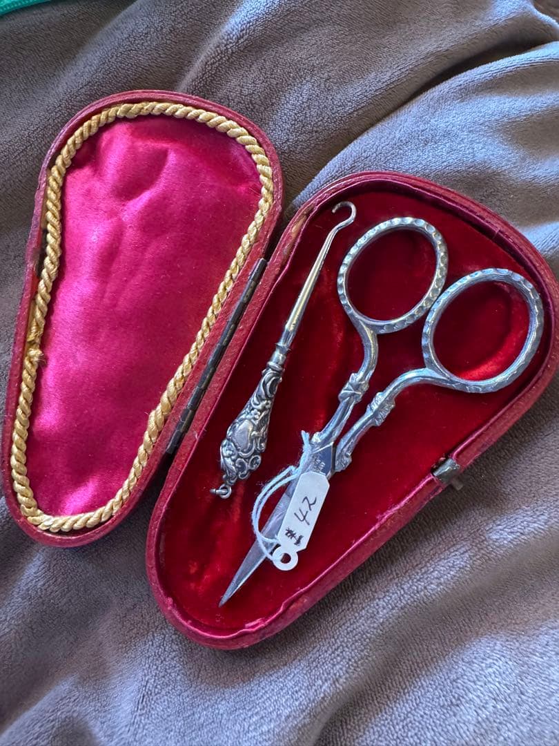 可愛い小さめイギリスアンティーク裁縫セットビスクドールのお持たせにも