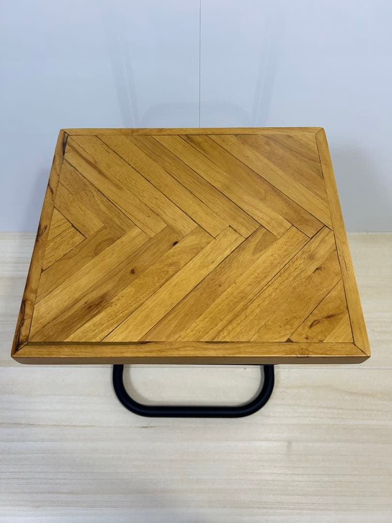 サン ダーティ ヘリンボーン サイドテーブル コの字　ナイトテーブル　スチール