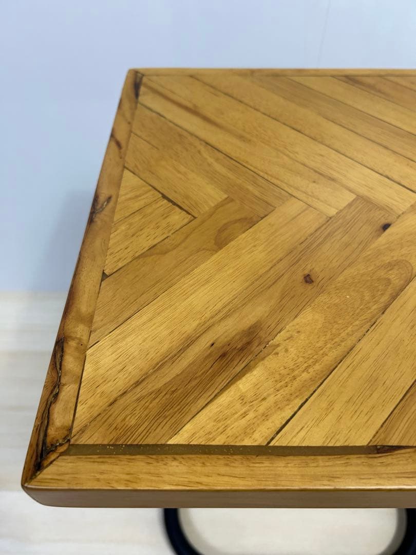 サン ダーティ ヘリンボーン サイドテーブル コの字　ナイトテーブル　スチール