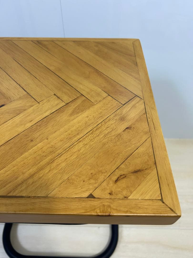 サン ダーティ ヘリンボーン サイドテーブル コの字　ナイトテーブル　スチール