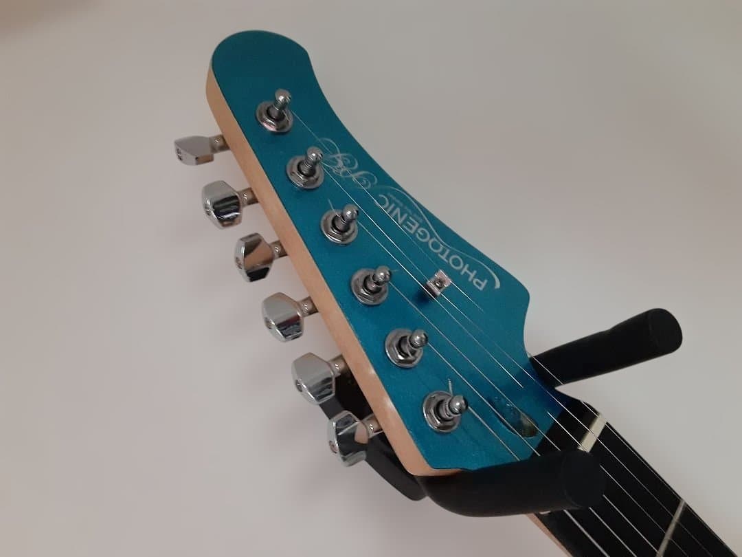 メルカリ便　photogenic フォトジェニック　現行タイプ　エレキギター