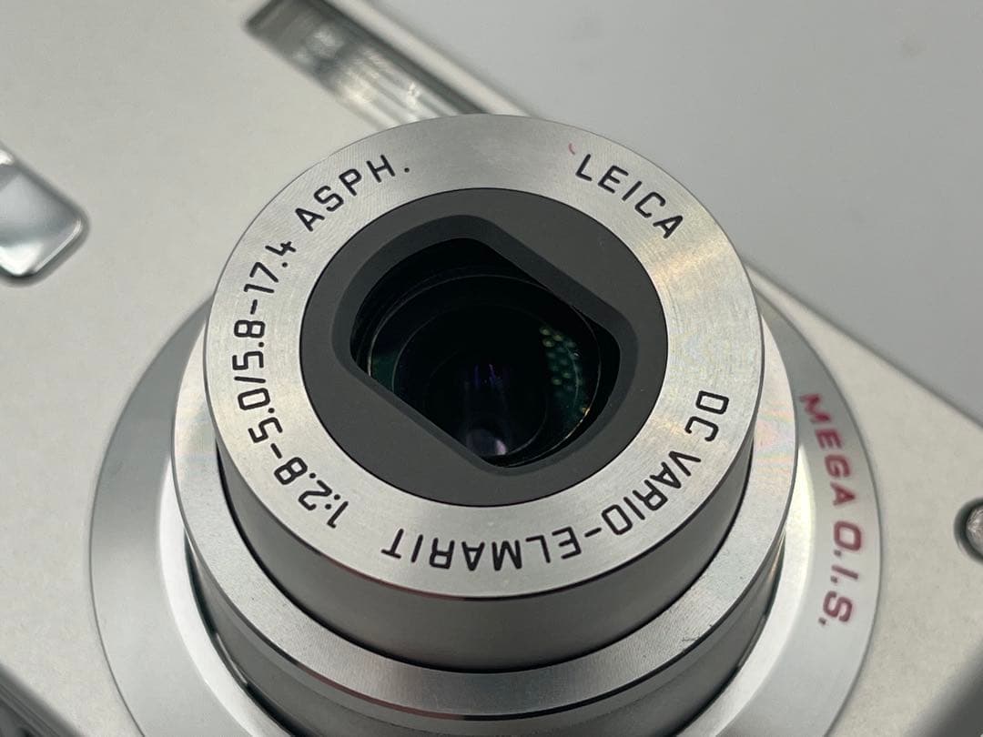 Panasonic デジタルカメラ LUMIX DMC-FX7 シルバー 本体