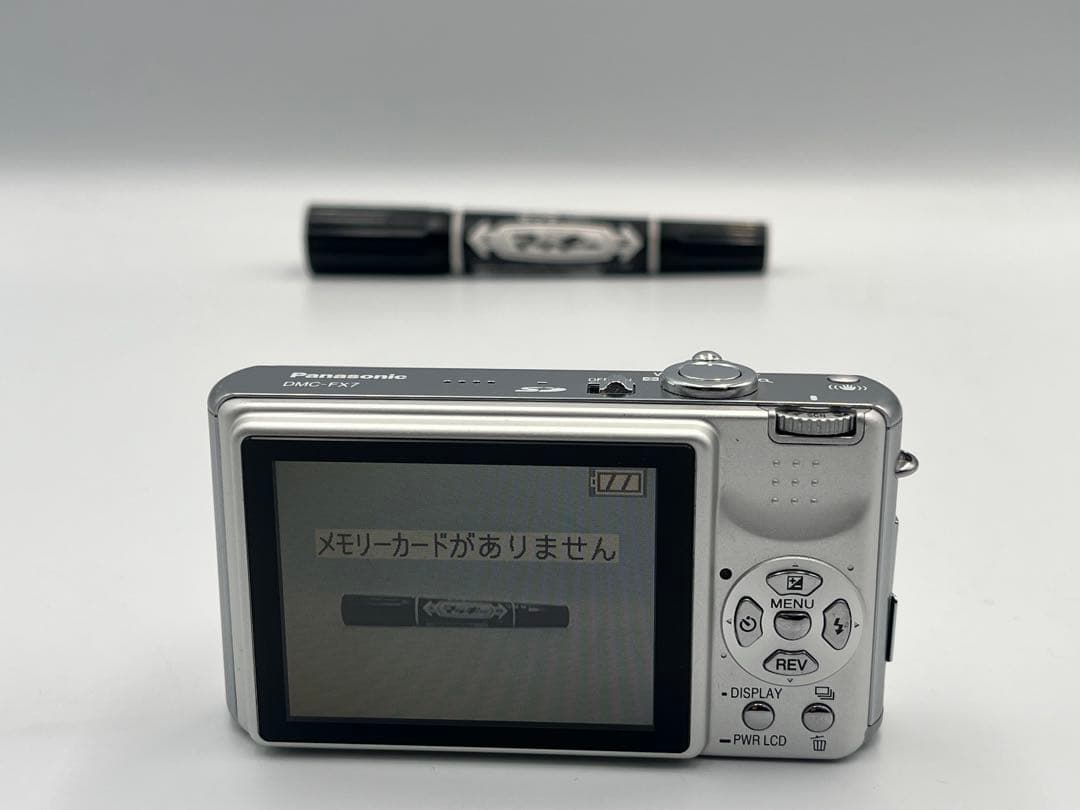 Panasonic デジタルカメラ LUMIX DMC-FX7 シルバー 本体