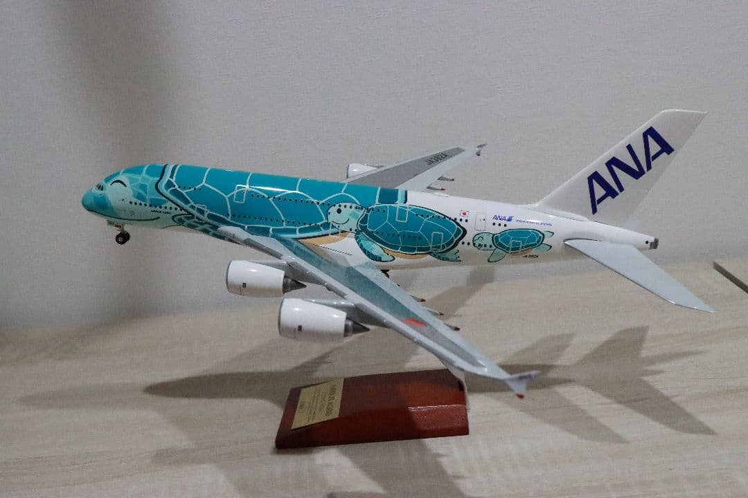 ANA A380 特別塗装モデル 1/200　※エンジン脱落