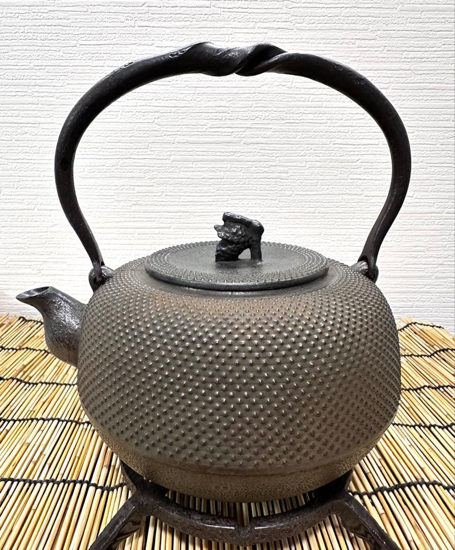 ほぼ未使用品　南部秀山堂　佐藤 勝弘作　１５型アラレ　鉄瓶　南部鉄瓶　南部鉄器