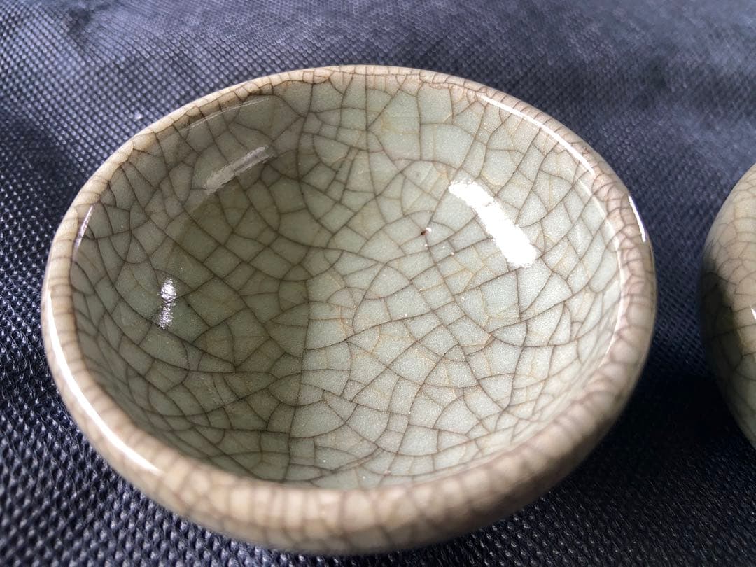 中国古美術品　清の時代　青磁　哥窯　茶盃　2客